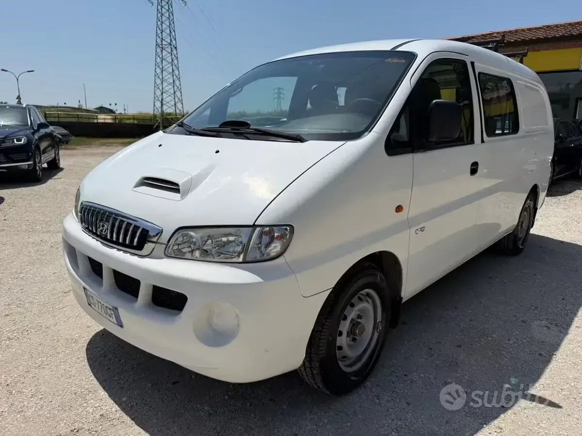 Usata Hyundai H-1 Style 140 CV (102 kW) 2004 Bianco Monovolume