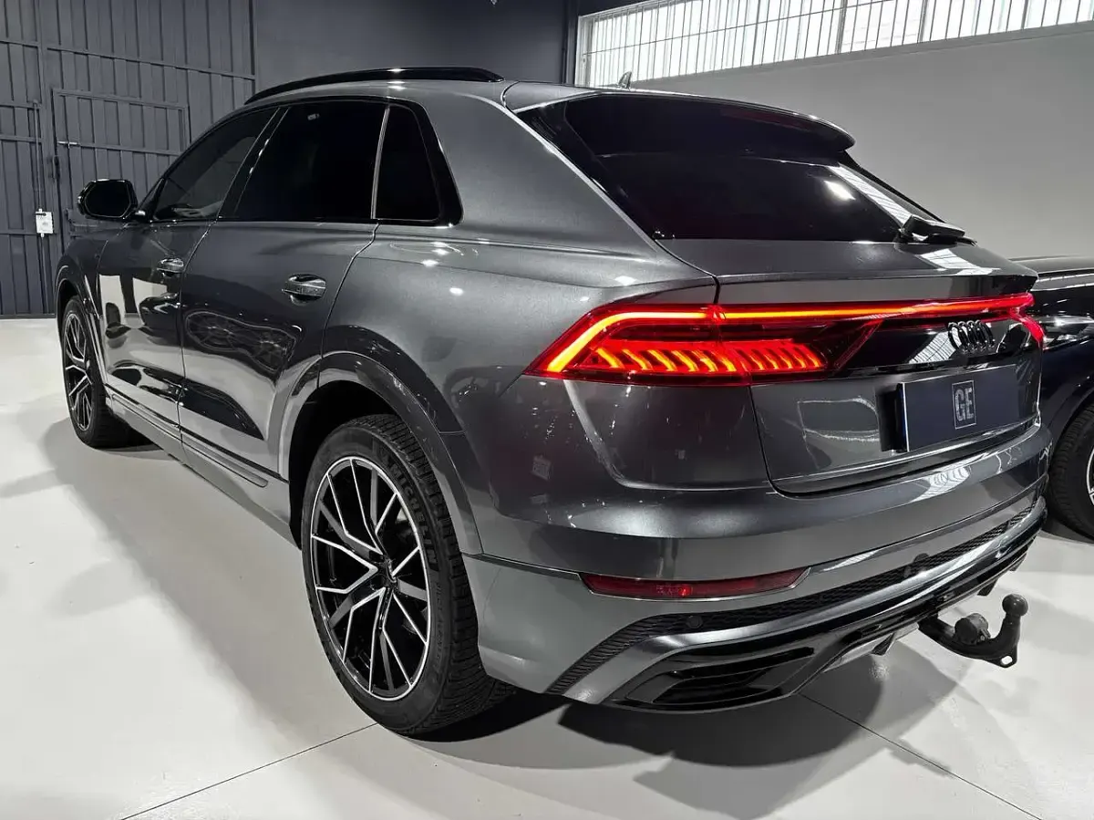 Usata Audi Q8 Sport 286 CV (210 kW) 2022 Grigio daytona SUV