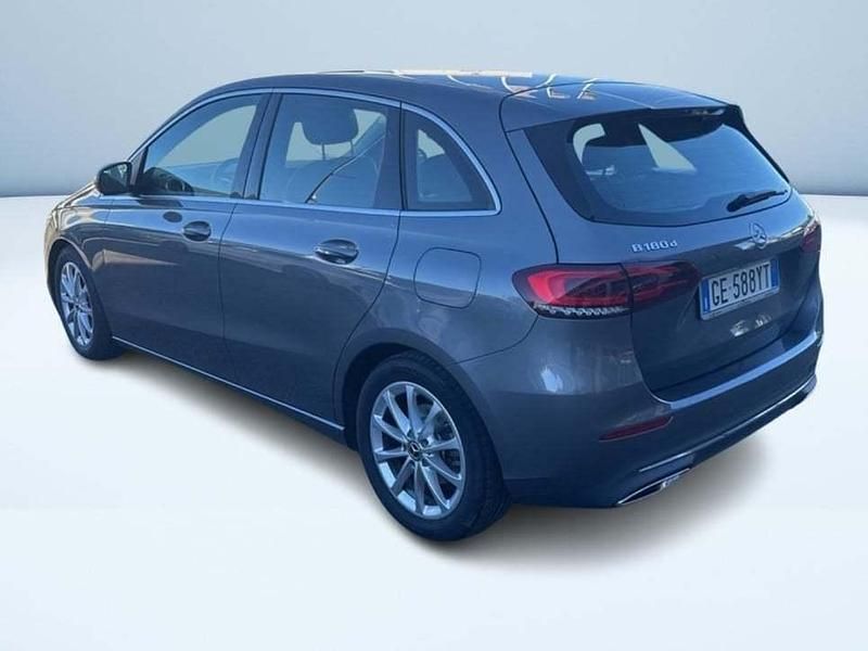 Usata Mercedes B180 116 CV (85 kW) 2021 Grigio metallizzato Monovolume