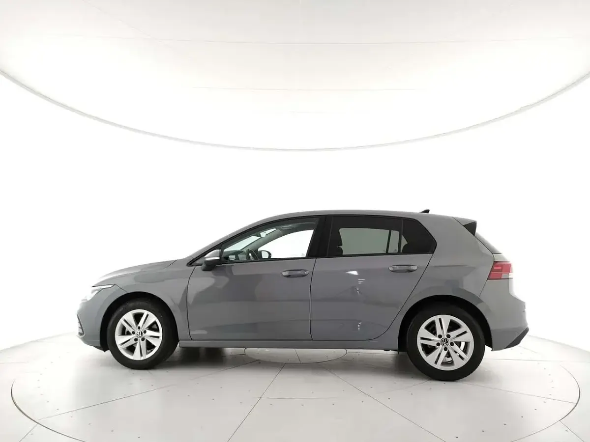 Usata VW Golf VIII Life 110 CV (80 kW) 2022 Moonstone grey Berlina