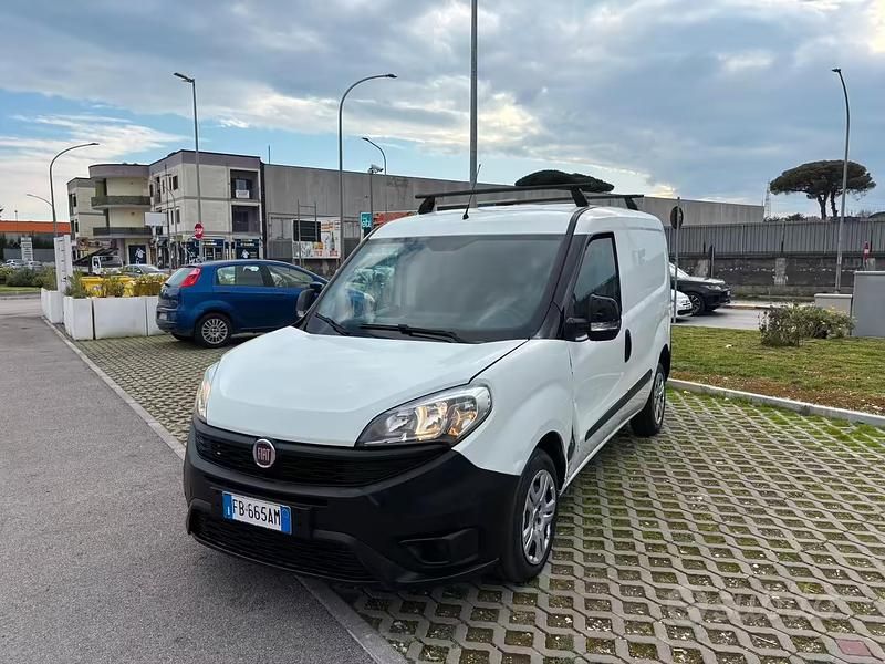Usata Fiat Doblò 90 CV (66 kW) 2016 Bianco Monovolume