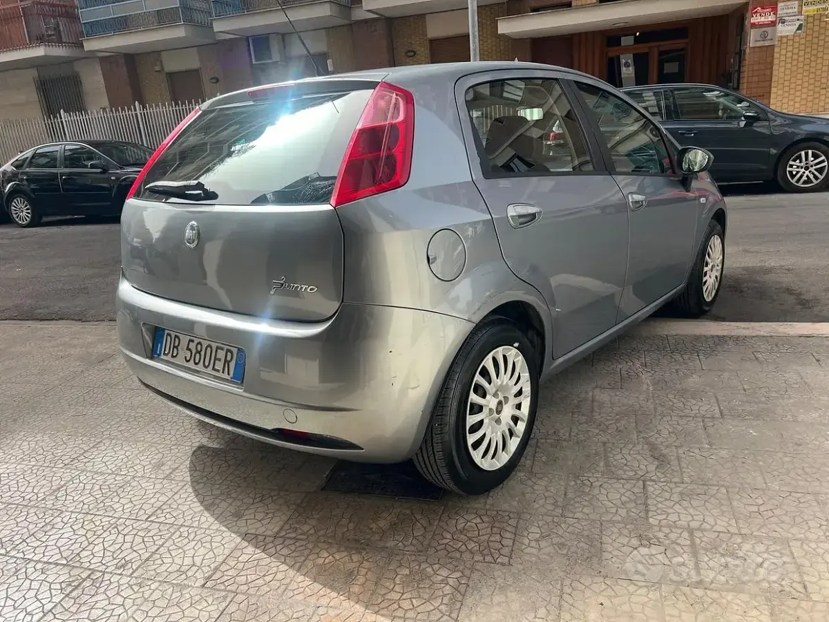 Usata Fiat Grande Punto Dynamic 65 CV (47 kW) 2006 Grigio Utilitaria