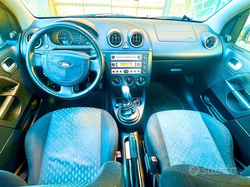 Usata Ford Fiesta 2004 Marrone Utilitaria