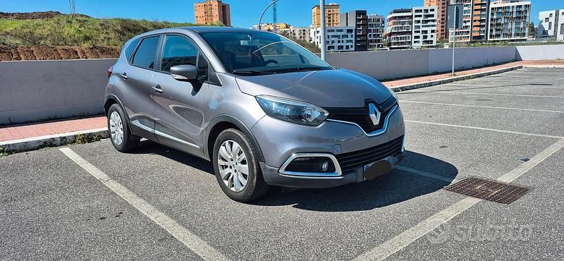 Usata Renault Captur 90 CV (66 kW) 2014 Grigio SUV
