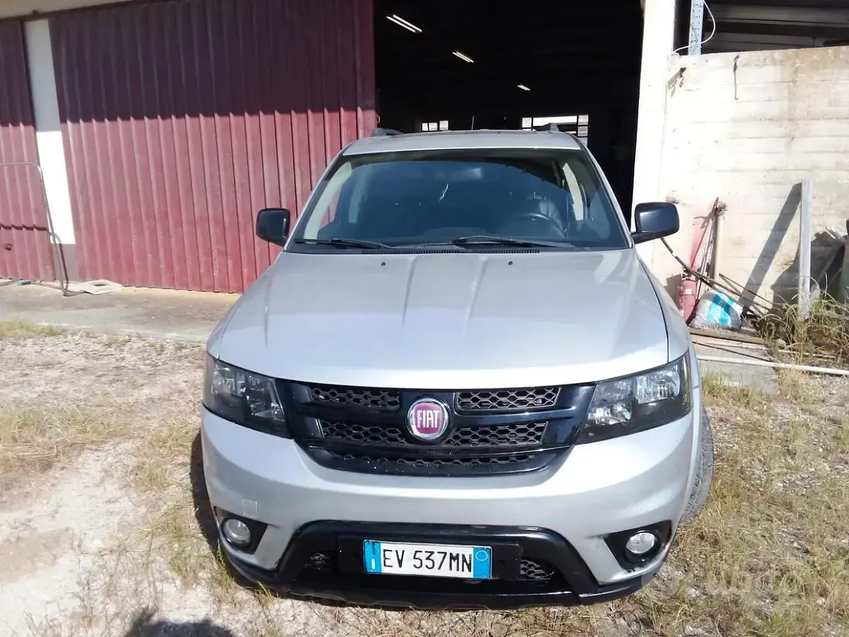 Usata Fiat Freemont Black Code 170 CV (125 kW) 2014 Grigio SUV