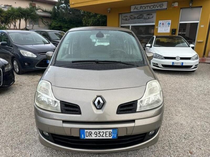 Usato 2008 Renault Modus 1.1 Benzin 75 CV (4.800 €)
