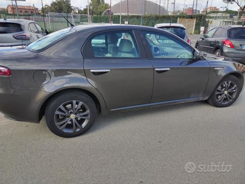 Usata Alfa Romeo 159 150 CV (110 kW) 2007 Marrone Berlina