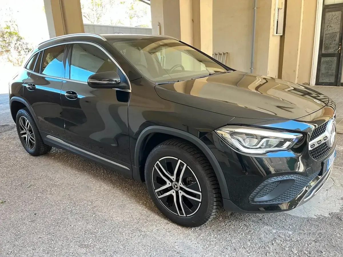 Usata Mercedes GLA180 116 CV (85 kW) 2022 Nero SUV