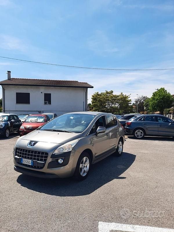 Grigio Usata 2009 Peugeot 3008 Station wagon | 3200 € (Buon prezzo) - Immagine 1/4