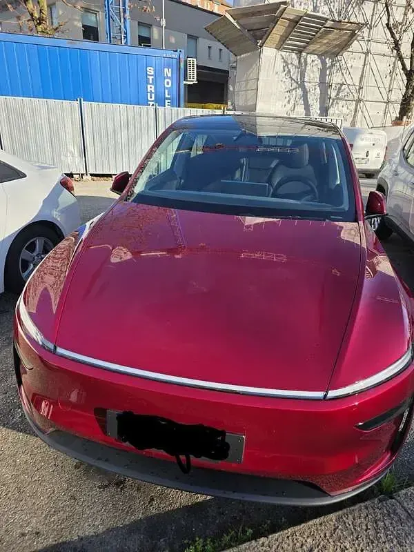 Usata Tesla Model Y Long Range RWD 119 kW (163 CV) 2025 Rosso SUV