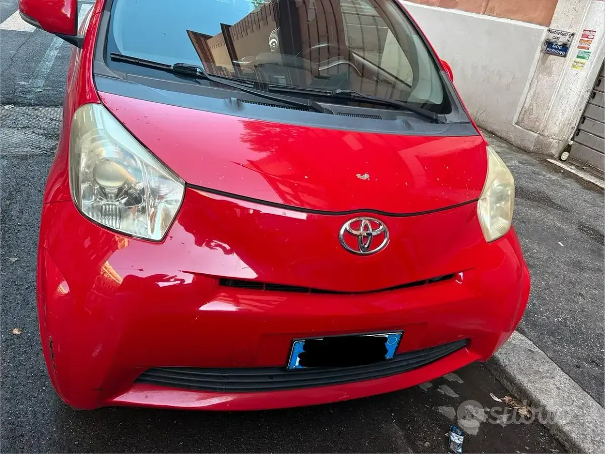 Usata Toyota iQ 68 CV (50 kW) 2009 Rosso Utilitaria