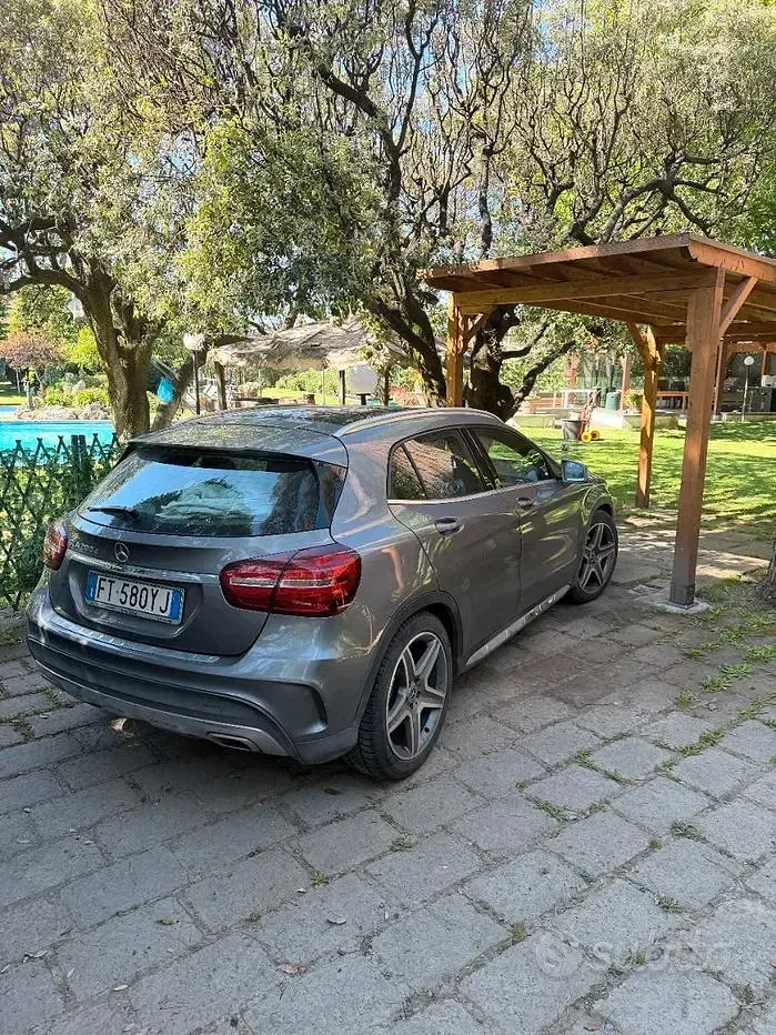 Usata Mercedes GLA200 Premium 136 CV (100 kW) 2019 Grigio SUV