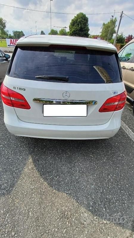 Usata Mercedes B180 Premium 109 CV (80 kW) 2012 Bianco Monovolume