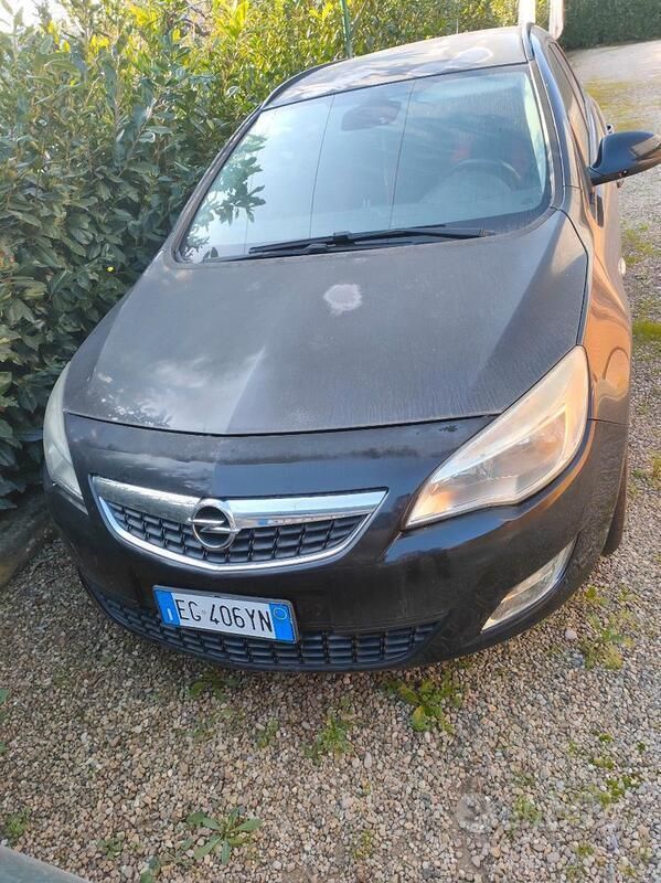 Usata 2011 Opel Astra Station wagon | 1200 € (Super prezzo) - Immagine 1/3