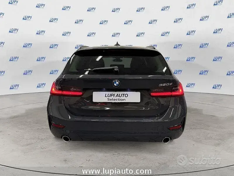 Usata BMW 320e Sport Line 190 CV (139 kW) 2022 Nero Station wagon