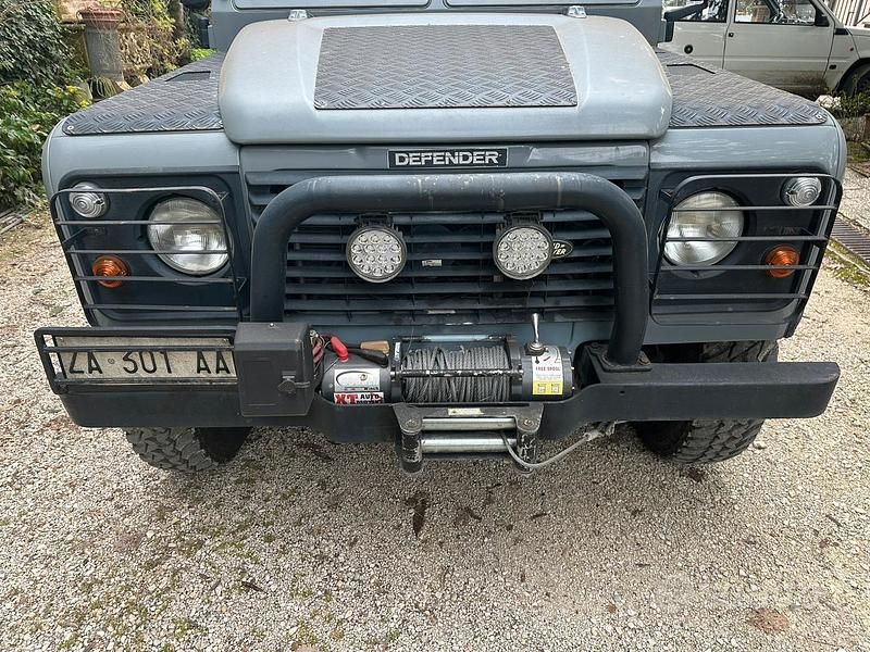 Usata Land Rover Defender 113 CV (83 kW) 1996 Grigio SUV