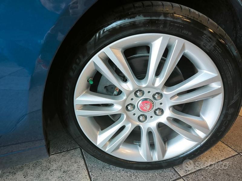 Usata Jaguar XE R-Sport 180 CV (132 kW) 2015 Blu/azzurro Berlina