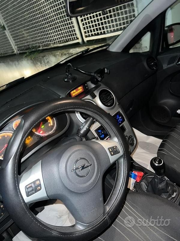 Usata Opel Corsa 45 CV (33 kW) 2009 Grigio Berlina