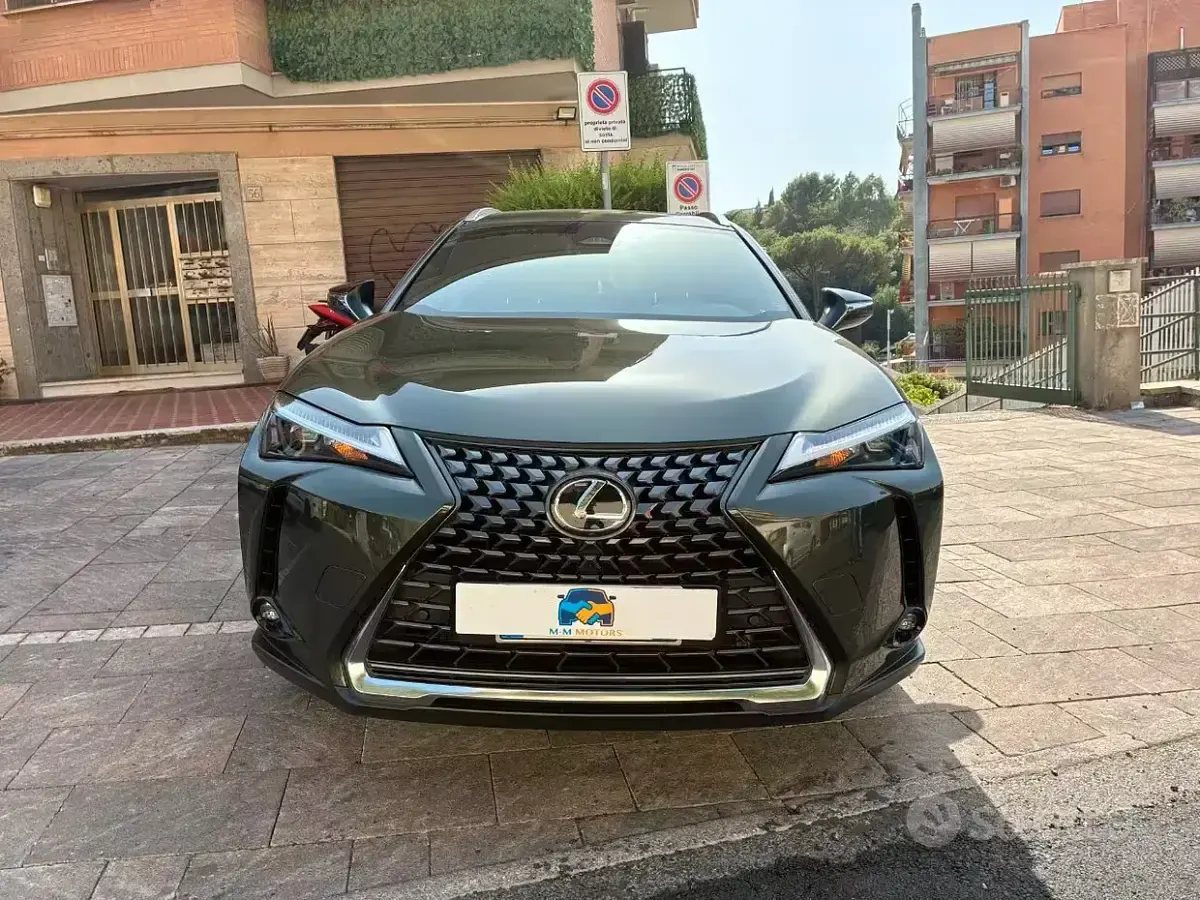 Usata Lexus UX 300h 152 CV (111 kW) 2024 Verde SUV