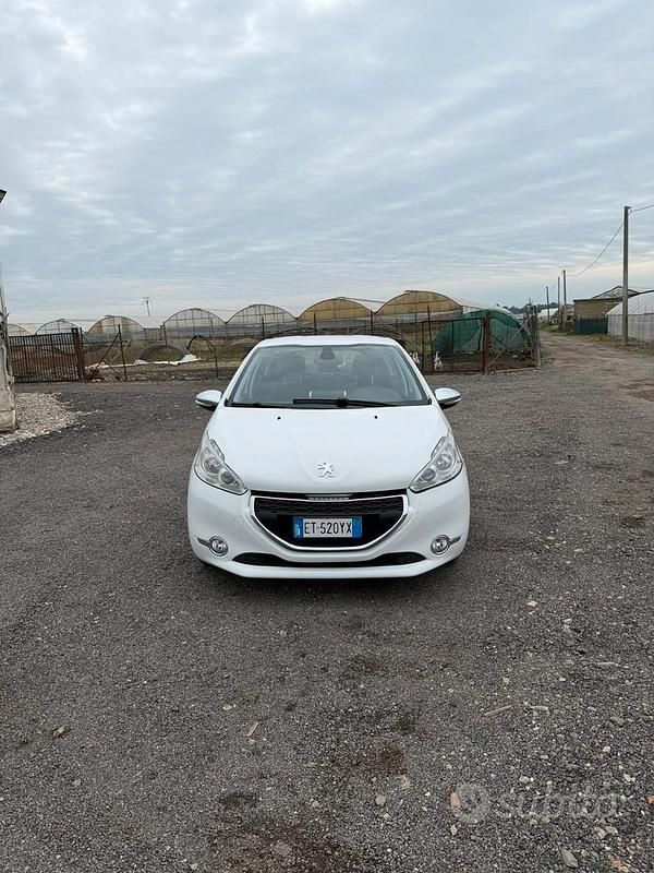 Usata Peugeot 208 82 CV (60 kW) 2014 Bianco Utilitaria