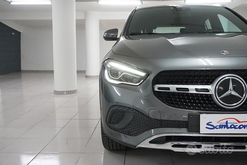 Usata Mercedes GLA180 115 CV (84 kW) 2020 Grigio SUV