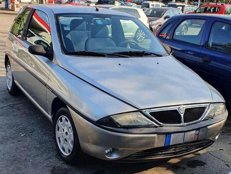 Usata Lancia Ypsilon 60 CV (44 kW) 2000 Utilitaria