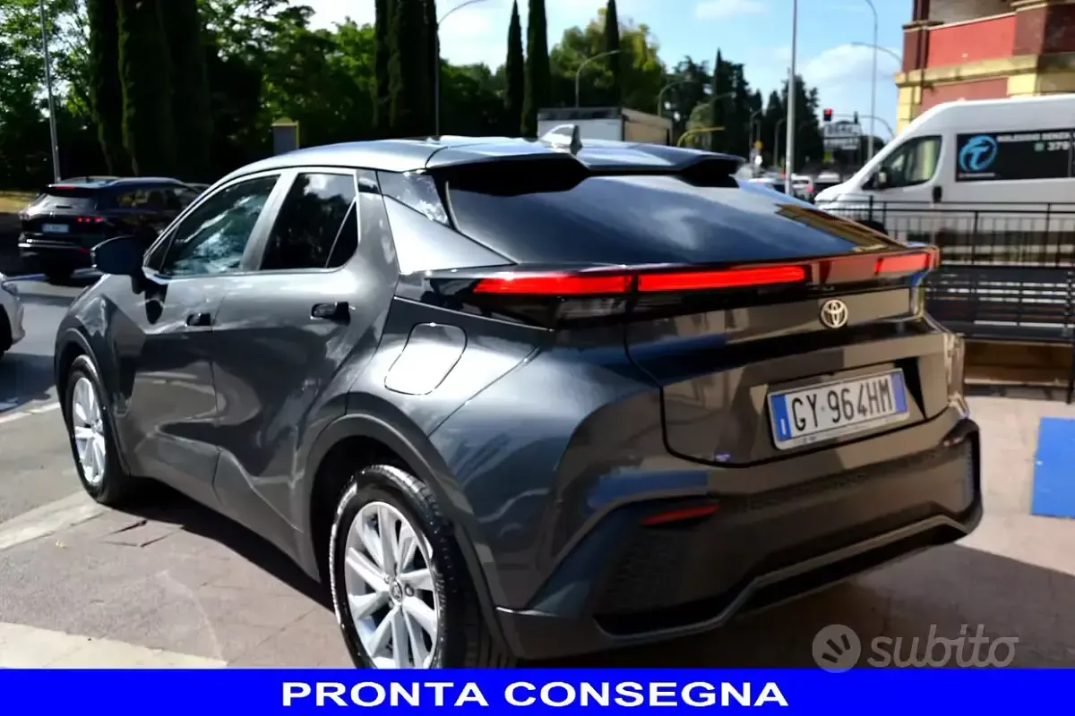 Usata Toyota C-HR 98 CV (72 kW) 2025 Grigio SUV