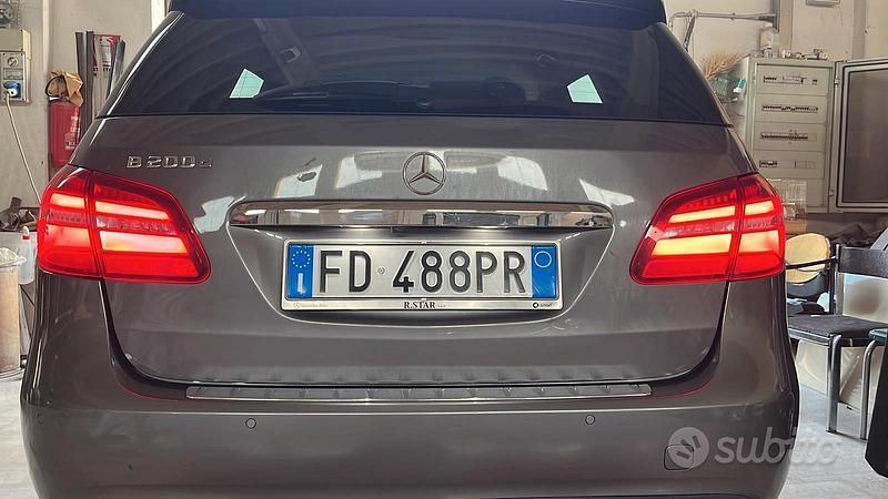 Usata Mercedes B200 2016 Grigio Monovolume