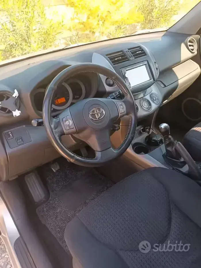 Usata Toyota RAV4 177 CV (130 kW) 2007 Grigio SUV