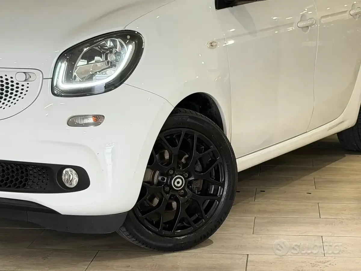 Usata Smart ForFour 90 CV (66 kW) 2019 Bianco Utilitaria