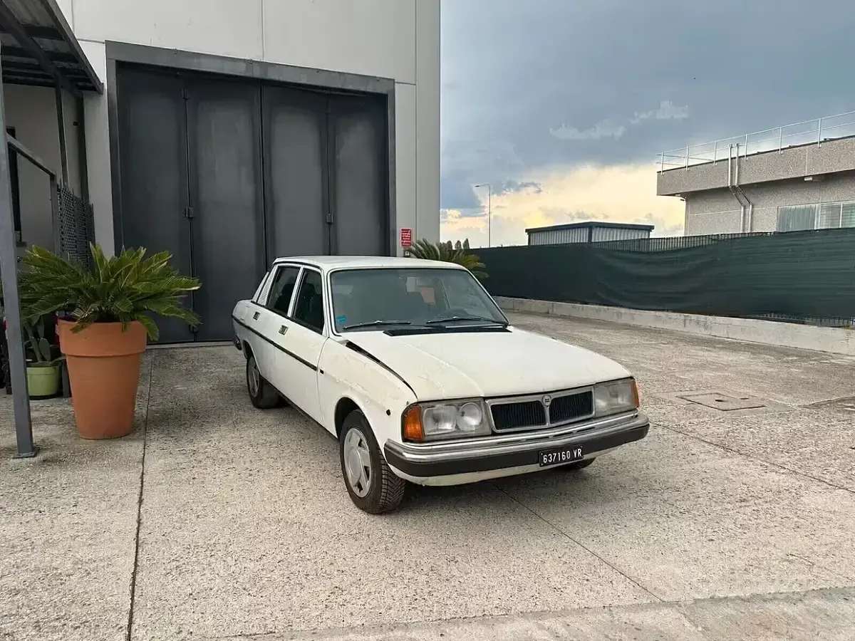 Usata Lancia Beta 122 CV (89 kW) 1983 Berlina