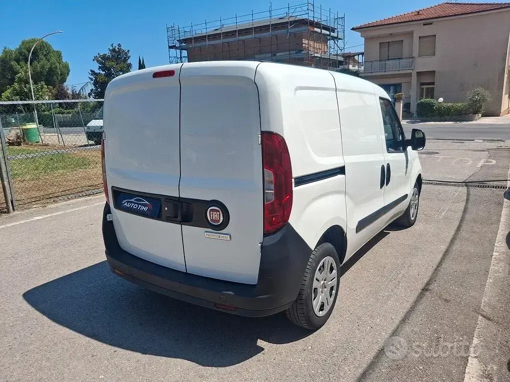 Usata Fiat Doblò 105 CV (77 kW) 2019 Bianco Monovolume