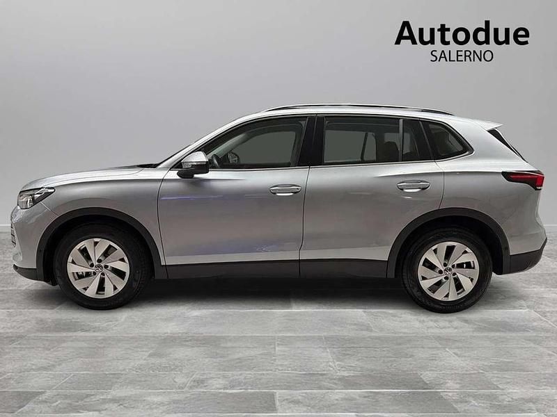 Usata VW Tiguan Life 150 CV (110 kW) 2024 Dolomite silver metallizzato SUV