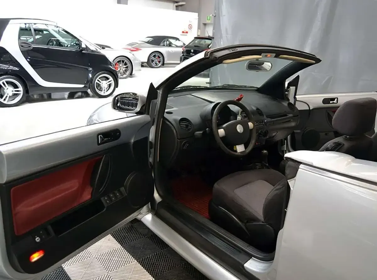 Usata VW New Beetle 75 CV (55 kW) 2003 Argento Utilitaria