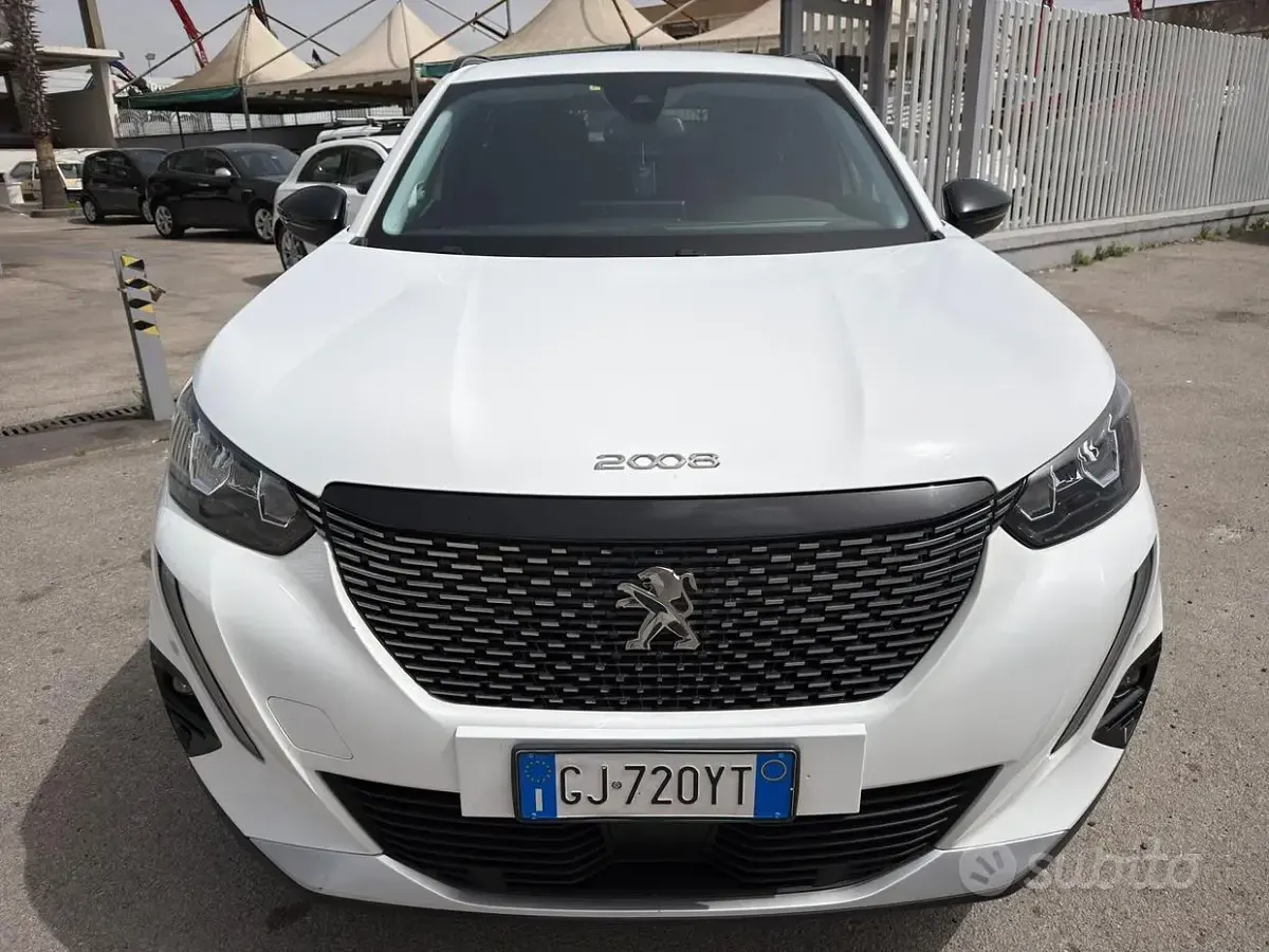 Usata Peugeot 2008 Allure 131 CV (96 kW) 2022 Bianco SUV