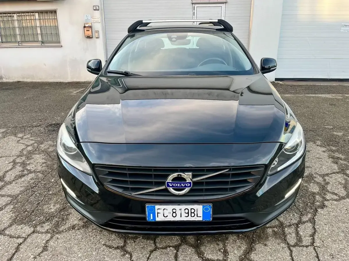 Usata Volvo V60 120 CV (88 kW) 2015 Nero Station wagon