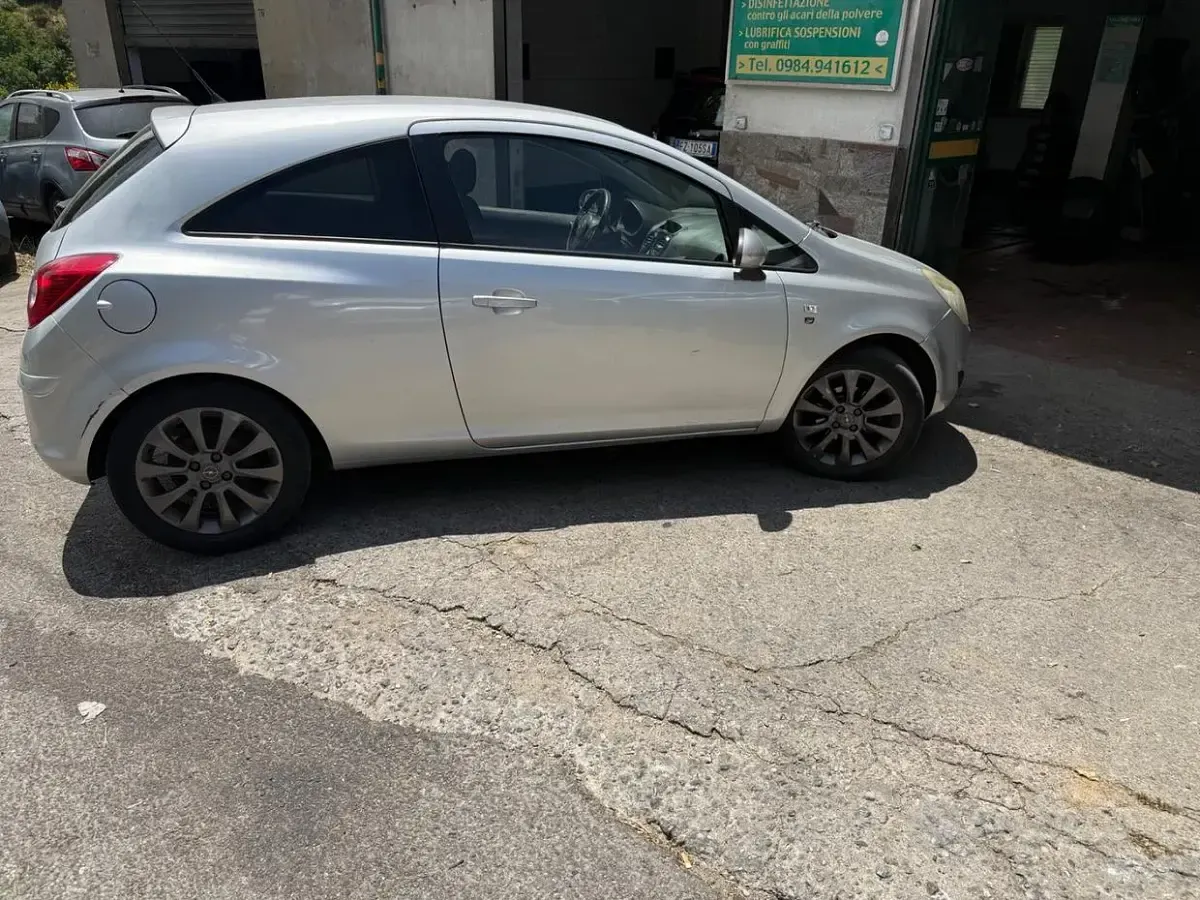 Usata Opel Corsa 75 CV (55 kW) 2010 Grigio Utilitaria