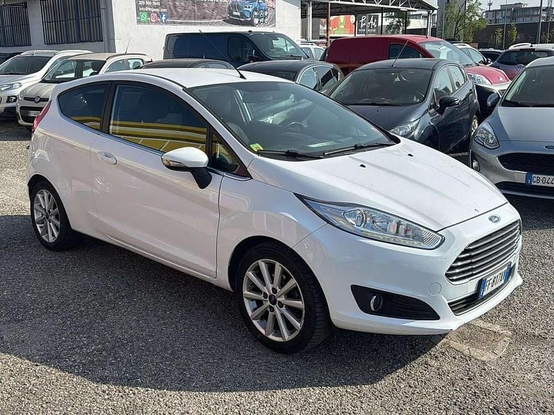 Usata Ford Fiesta ST-Line 95 CV (69 kW) 2016 Bianco Berlina