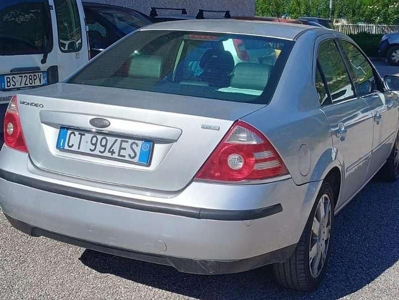 Argento Usata 2005 Ford Mondeo Ghia Berlina | 1650 € (Buon prezzo) - Immagine 1/4