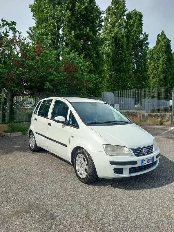 Usata Fiat Idea Active 95 CV (69 kW) 2012 Bianco Monovolume