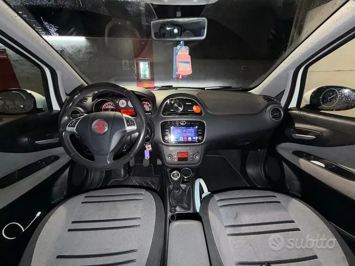 Begagnad Fiat Punto Evo 75 HK (55 kW) 2025 Vit Halvkombi