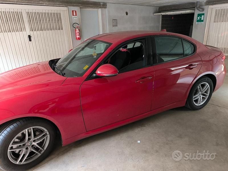Usata Alfa Romeo Giulia 160 CV (117 kW) 2020 Rosso Berlina