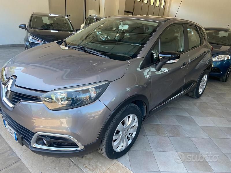 Usata Renault Captur 110 CV (80 kW) 2015 Grigio SUV