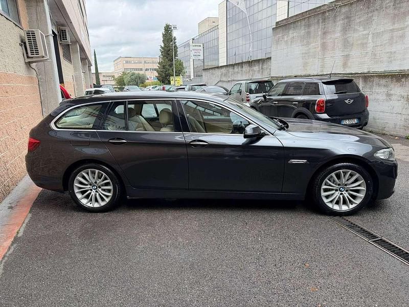 Usata BMW 525 Luxury Line 218 CV (160 kW) 2014 Grigio Station wagon
