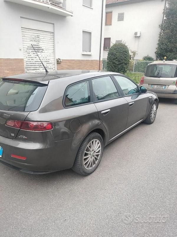 Usata Alfa Romeo 159 150 CV (110 kW) 2006 Grigio Station wagon