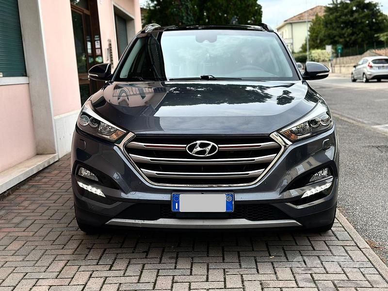 Grigio Usata 2017 Hyundai Tucson SUV | 14.200 € (Buon prezzo) - Immagine 1/4