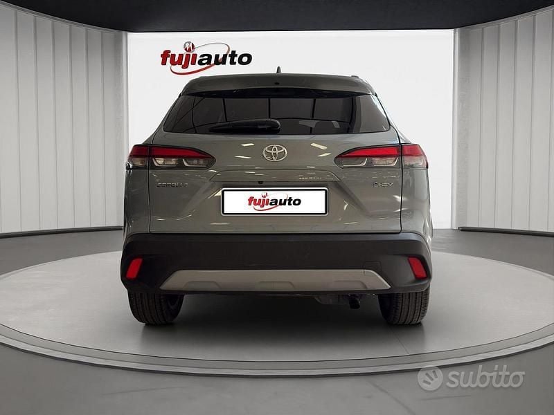Usata Toyota Corolla Cross Trend 140 CV (102 kW) 2025 Cement grey SUV
