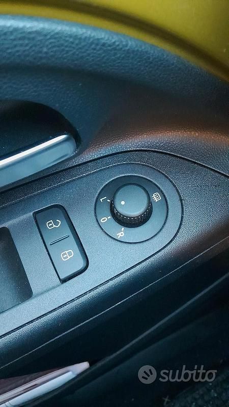 Usata VW e-up! 60 kW (82 CV) 2021 Giallo Utilitaria