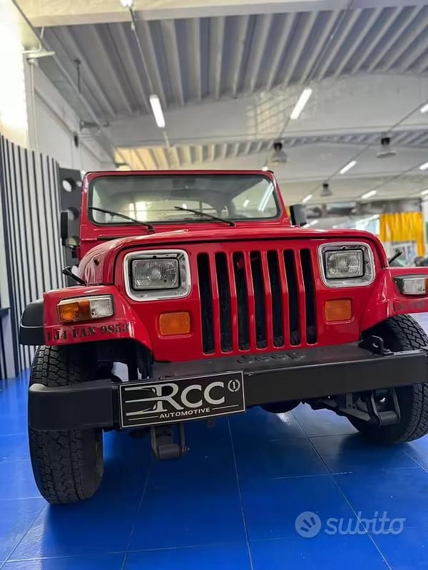 Usata Jeep Wrangler Laredo 103 CV (75 kW) 1990 Rosso SUV