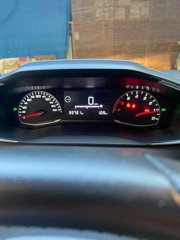 Grigio Usata 2022 Peugeot 2008 Active SUV | 15.000 € (Super prezzo) - Immagine 1/4